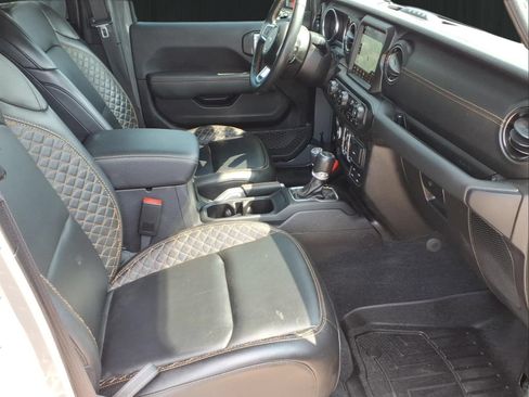 Used 2022 Jeep Wrangler Unlimited Sahara AWD/4WD image 12