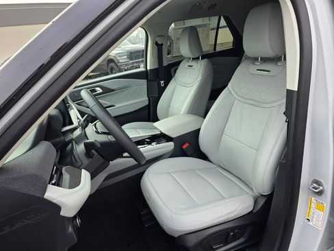 New 2026 Ford Explorer Platinum w/ LUX Leather Package AWD/4WD image 4