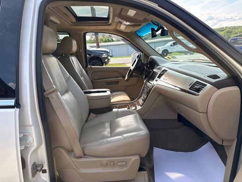 Used 2011 Cadillac Escalade 4WD Hybrid image 44