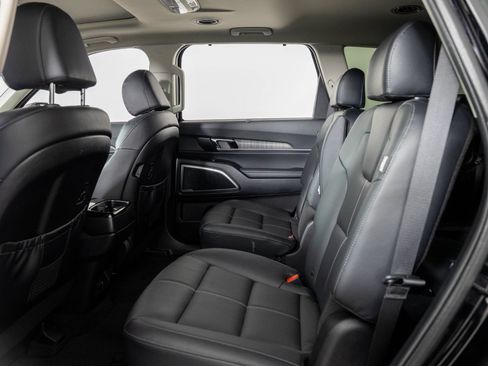 Used 2024 Kia Telluride EX w/ EX Captain's Chair Package AWD/4WD image 18