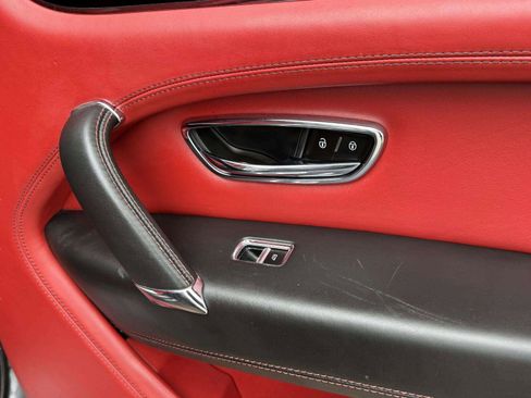 Used 2018 Bentley Bentayga AWD/4WD image 64