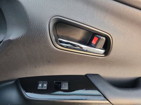 Used 2022 Toyota Prius Prime XLE image 33