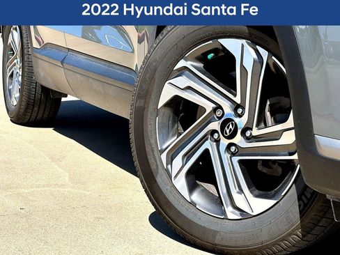 Used 2022 Hyundai Santa Fe SE image 2