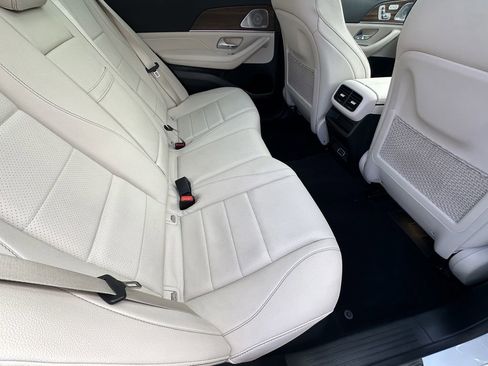 Used 2025 Mercedes-Benz GLE 450e 4MATIC image 18