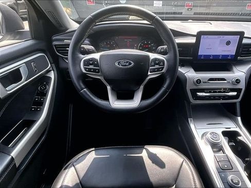 Used 2023 Ford Explorer XLT w/ Equipment Group 202A AWD/4WD image 5