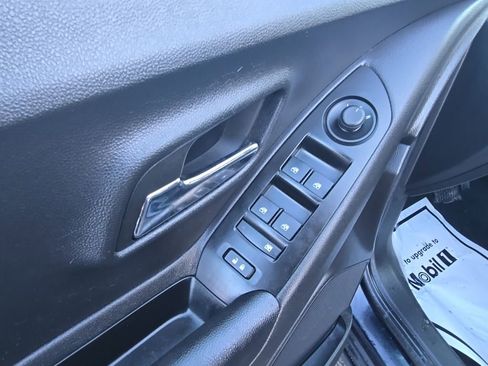 Certified 2022 Chevrolet Trax LT w/ LT Convenience Package image 11