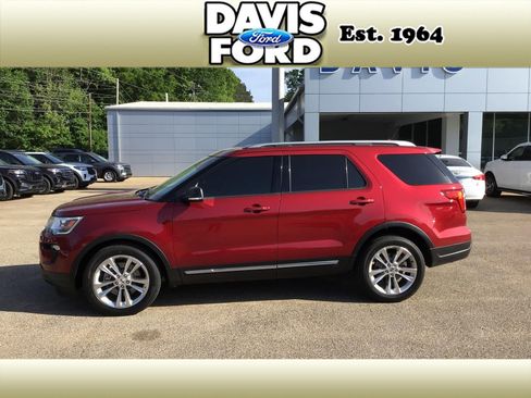 Used 2019 Ford Explorer XLT w/ Equipment Group 202A image 4