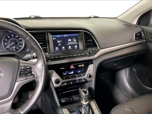 Used 2017 Hyundai Elantra Limited image 6