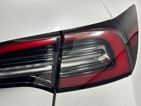 Used 2023 Tesla Model Y Long Range image 33