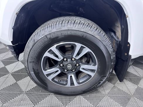 Used 2016 Toyota Tacoma TRD Sport w/ Towing Package AWD/4WD image 26