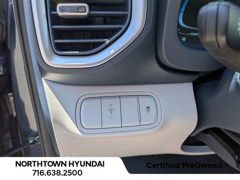Used 2023 Hyundai Venue Limited FWD image 31