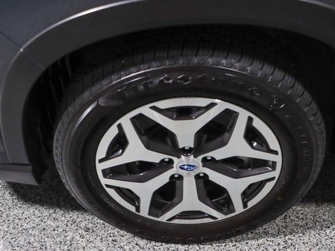 Used 2023 Subaru Forester Premium image 11