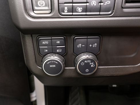 Used 2022 Chevrolet Suburban RST w/ Luxury Package AWD/4WD image 30
