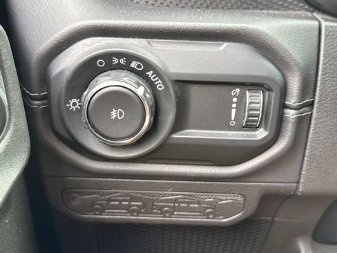 Used 2025 Jeep Wrangler Unlimited Rubicon AWD/4WD image 32