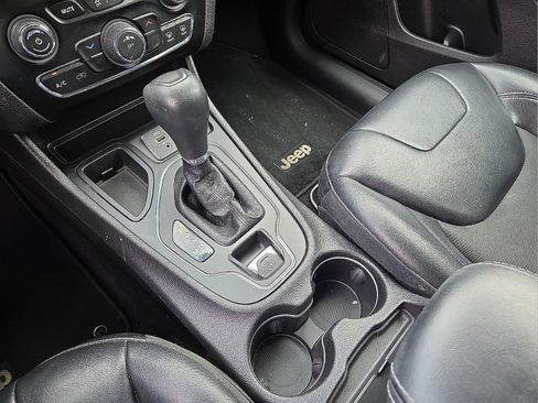 Used 2019 Jeep Cherokee Latitude Plus image 25