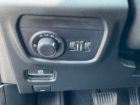 Used 2023 Jeep Grand Cherokee Altitude AWD/4WD image 21