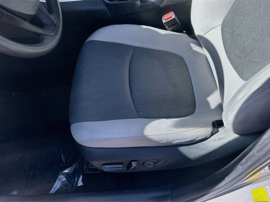 Used 2022 Toyota RAV4 XLE w/ Convenience Package FWD image 18