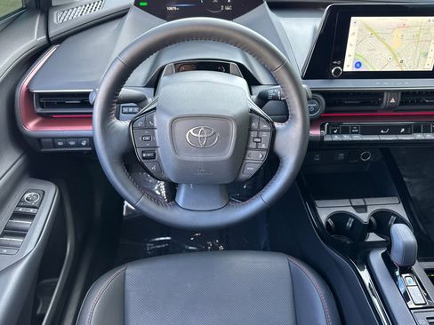Used 2025 Toyota Prius Plug-In Hybrid image 28