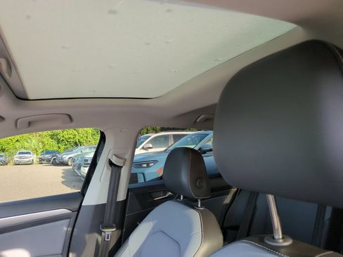 Certified 2025 Volkswagen Jetta SE FWD image 8