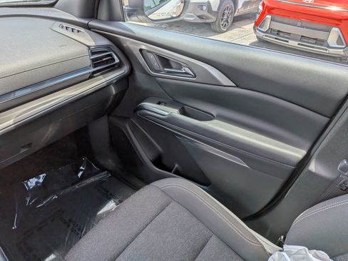 Used 2024 Chevrolet Traverse LT FWD image 19