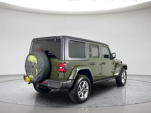 Used 2021 Jeep Wrangler Unlimited Sahara AWD/4WD image 3