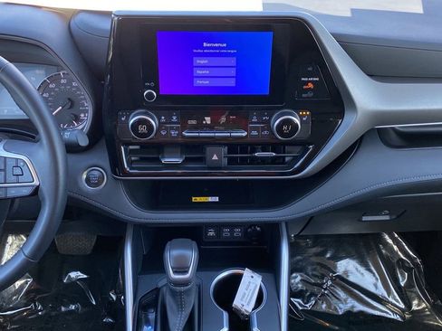 Certified 2025 Toyota Highlander XLE image 27