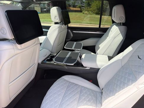 Used 2026 Cadillac Escalade V AWD/4WD image 24