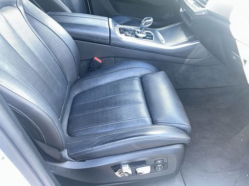 Used 2019 BMW X5 xDrive40i w/ M Sport Package image 11