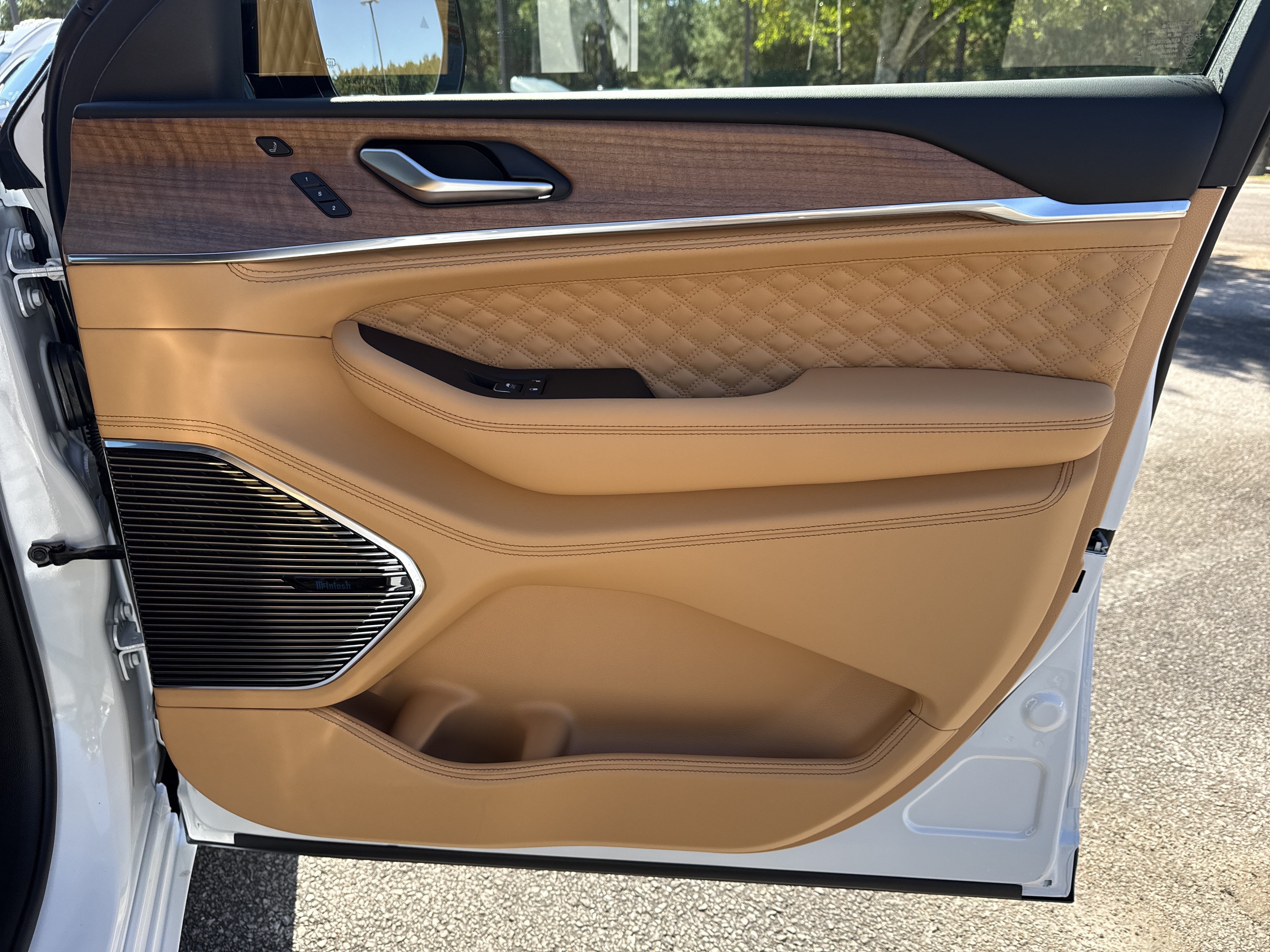 New 2027 Jeep Grand Cherokee Summit AWD/4WD image 15
