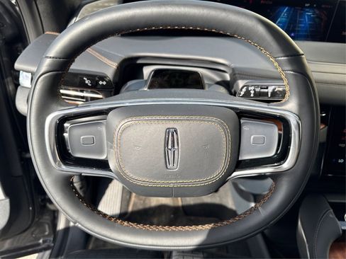 Used 2025 Lincoln Navigator Black Label image 19