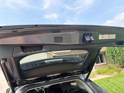 Used 2020 Toyota RAV4 XLE w/ Convenience Package AWD/4WD image 18