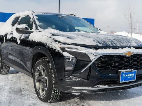 Used 2024 Chevrolet Trax LT w/ Driver Confidence Package image 4