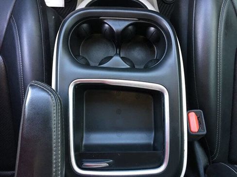 Used 2023 Chrysler Pacifica Touring-L image 21