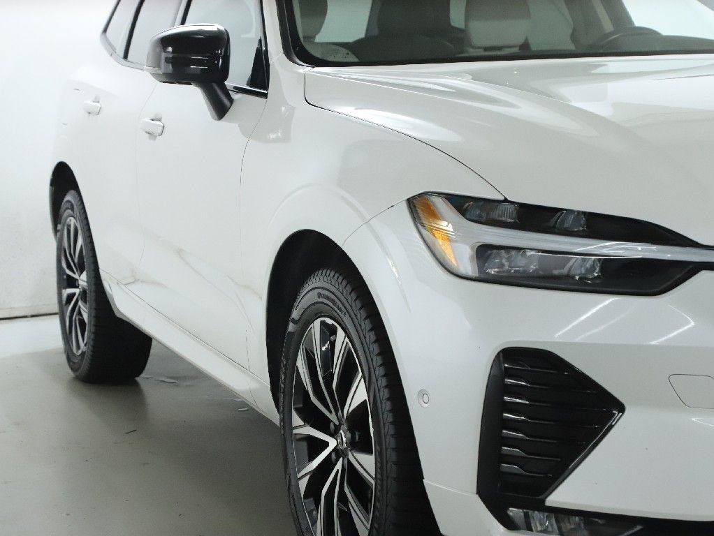 Used 2024 Volvo XC60 B5 Plus AWD/4WD image 8