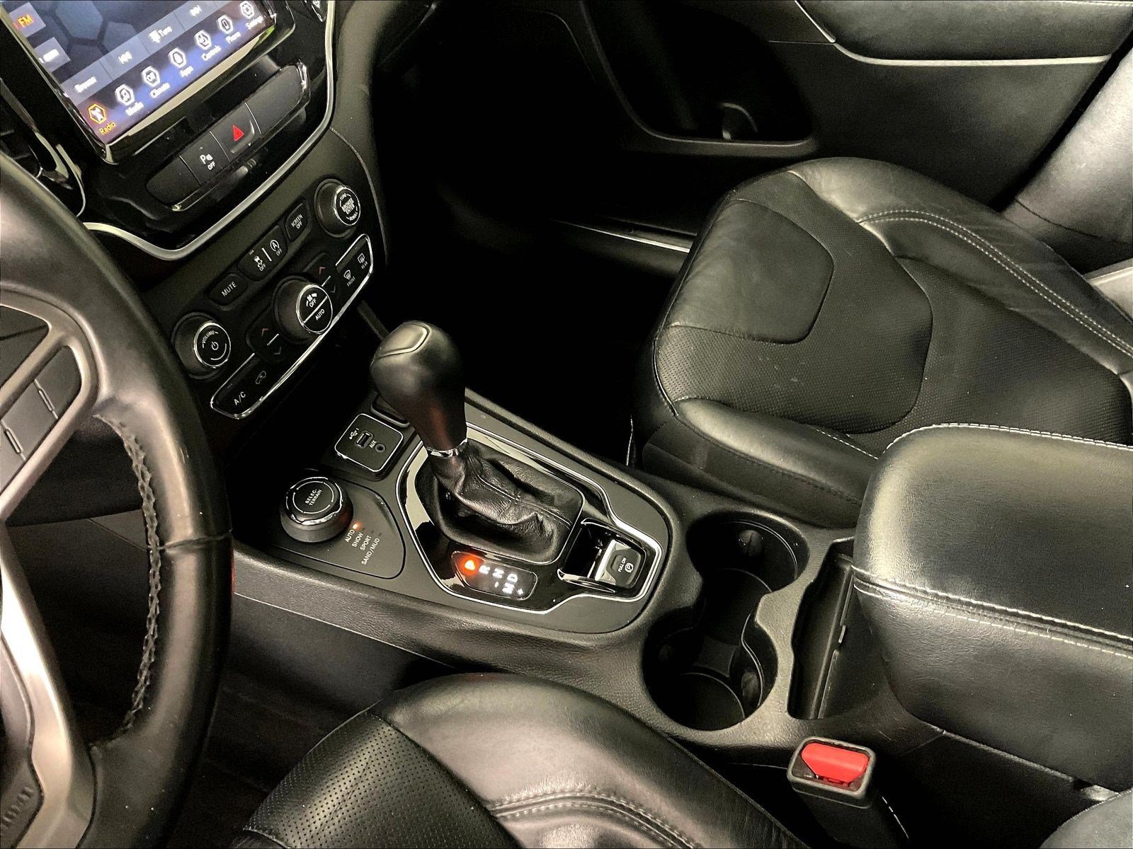 Used 2019 Jeep Cherokee Limited AWD/4WD image 18
