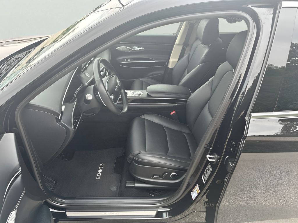 Used 2025 Genesis GV70 2.5T AWD/4WD image 9