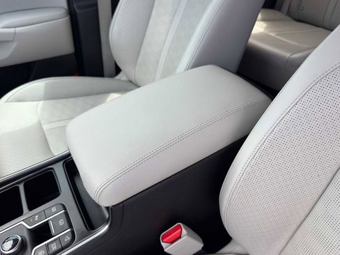 Certified 2025 Kia Sorento S w/ Panoramic Sunroof Package FWD image 9