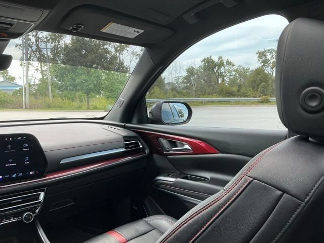 Used 2024 Chevrolet Traverse RS w/ LPO, Floor Liner Package AWD/4WD image 28