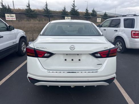 Used 2022 Nissan Altima 2.5 SV image 3