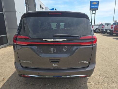 Used 2023 Chrysler Pacifica Limited w/ Uconnect Theater Family Group AWD/4WD image 7