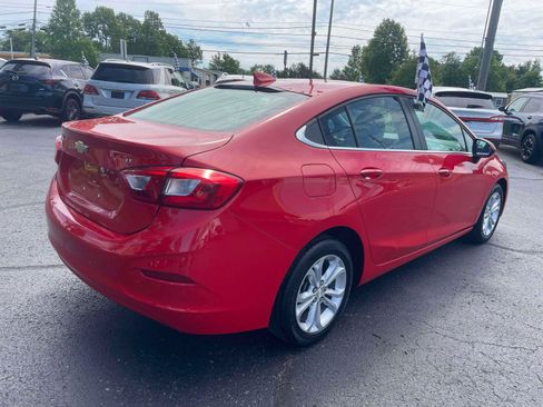 Used 2019 Chevrolet Cruze LT w/ Convenience Package FWD image 4