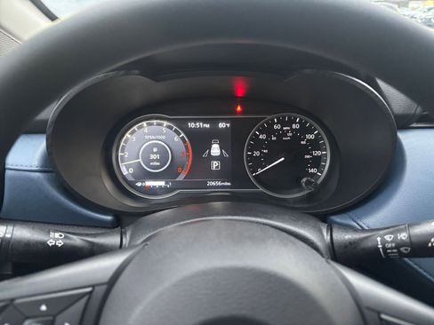 Used 2025 Nissan Versa SV image 38