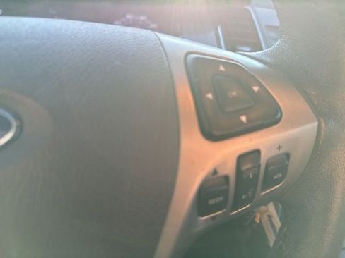 Used 2016 Ford Taurus SEL image 24