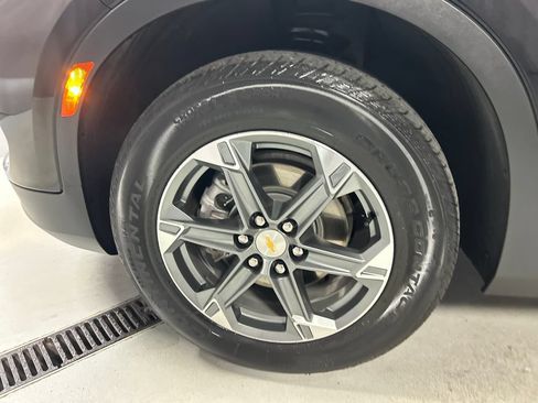 Used 2025 Chevrolet Blazer LT AWD/4WD image 9