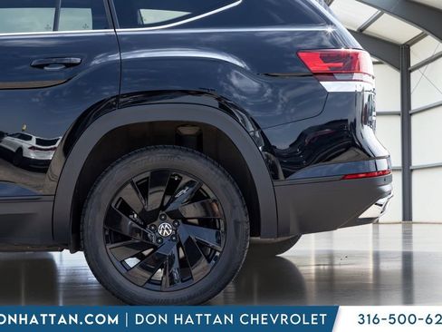 Used 2024 Volkswagen Atlas SE FWD image 29