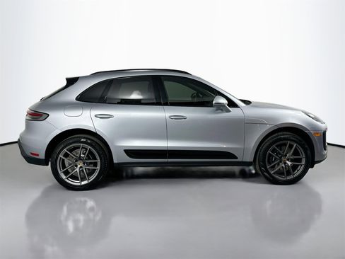 Certified 2025 Porsche Macan image 8
