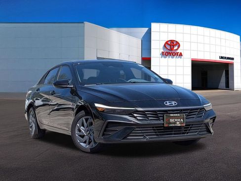 Used 2024 Hyundai Elantra Blue FWD image 8