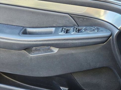 Used 2018 Ford Explorer XLT w/ Equipment Group 202A image 5