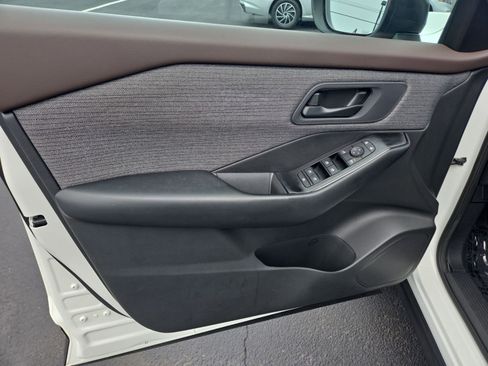 Used 2023 Nissan Rogue S image 10