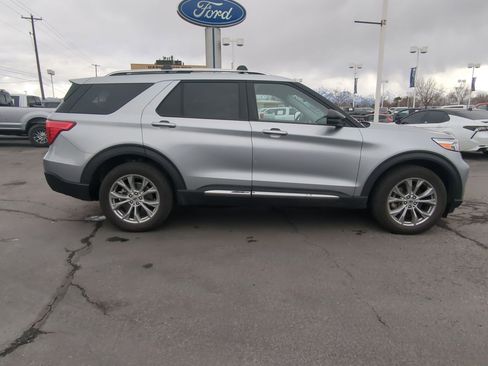 Used 2022 Ford Explorer Limited w/ Equipment Group 301A image 2